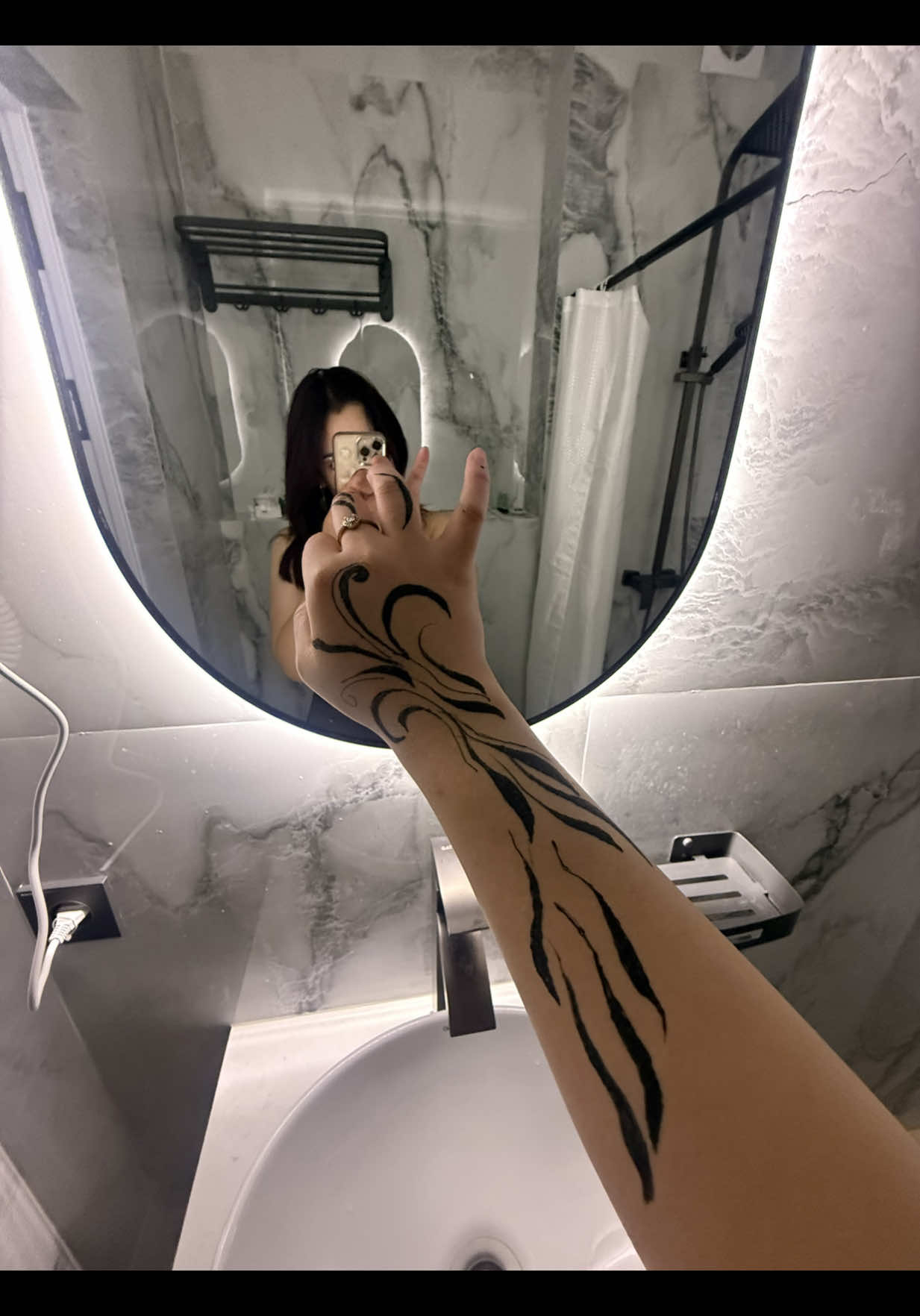 @_adel_