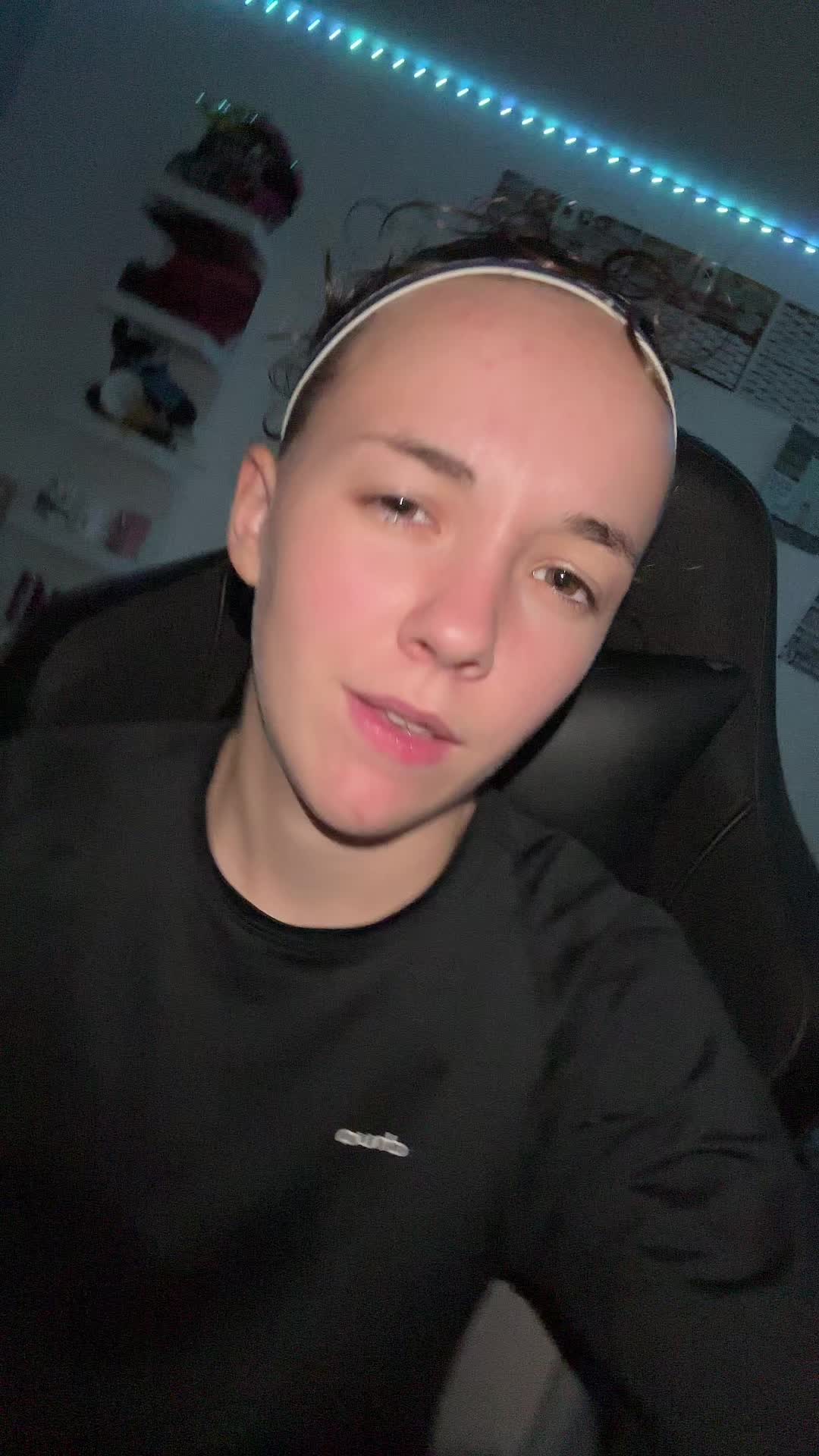 @𝐜𝐥𝟒𝐫𝐚.😶&zwj;🌫️