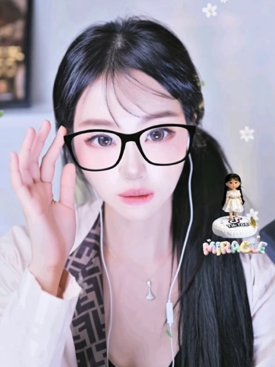 @🍆🐧ROKI 꼬봉짓하는 올리비아
