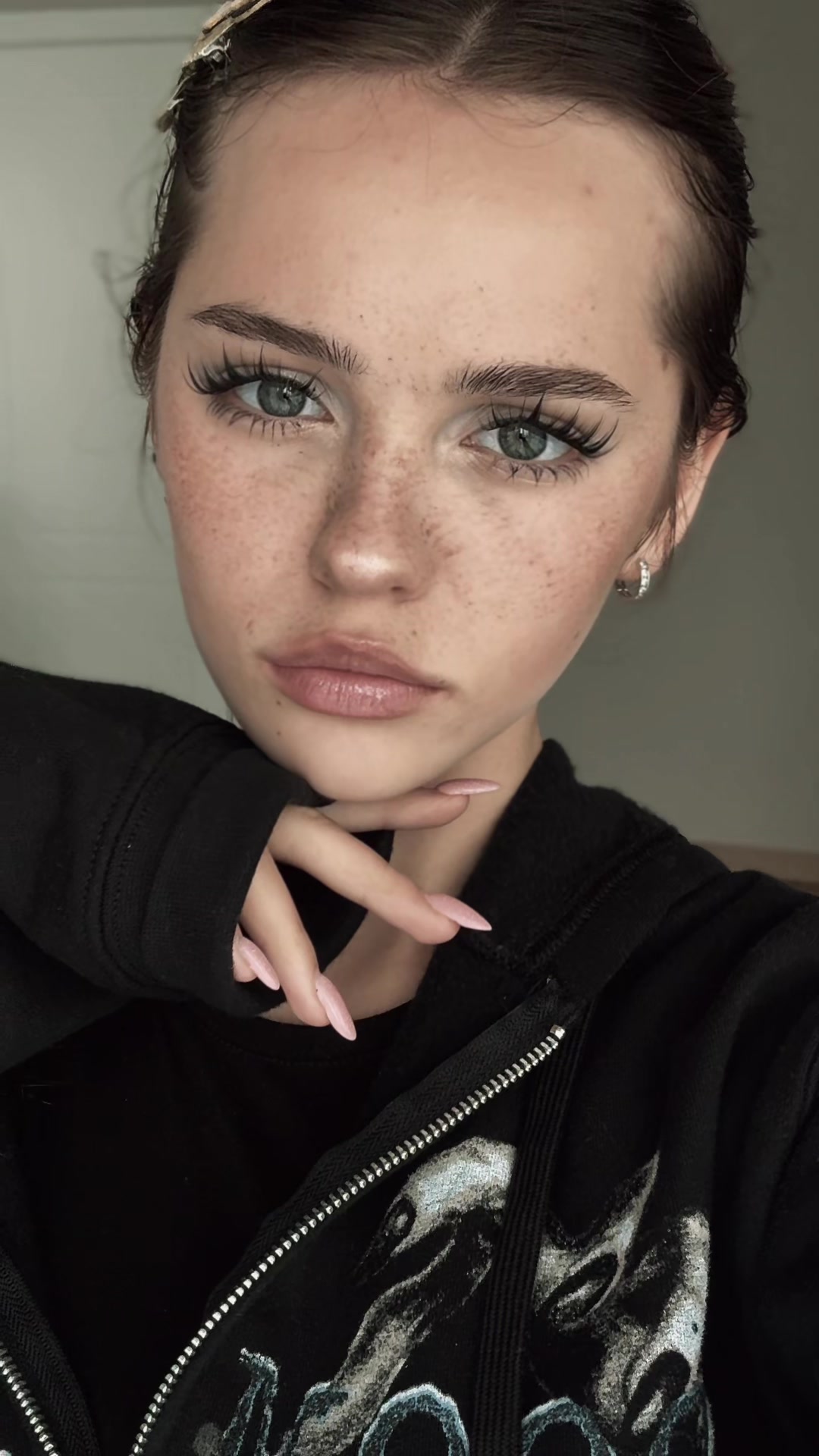@Маня мур 🌼