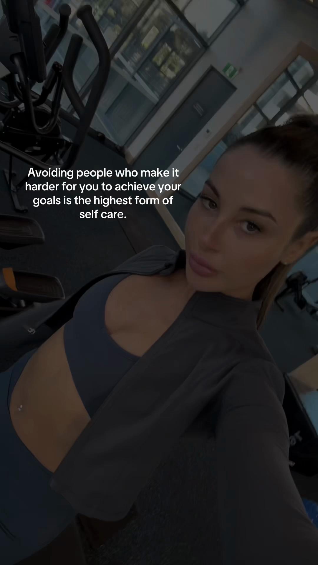 @SARAHEMILIAOFFICIAL