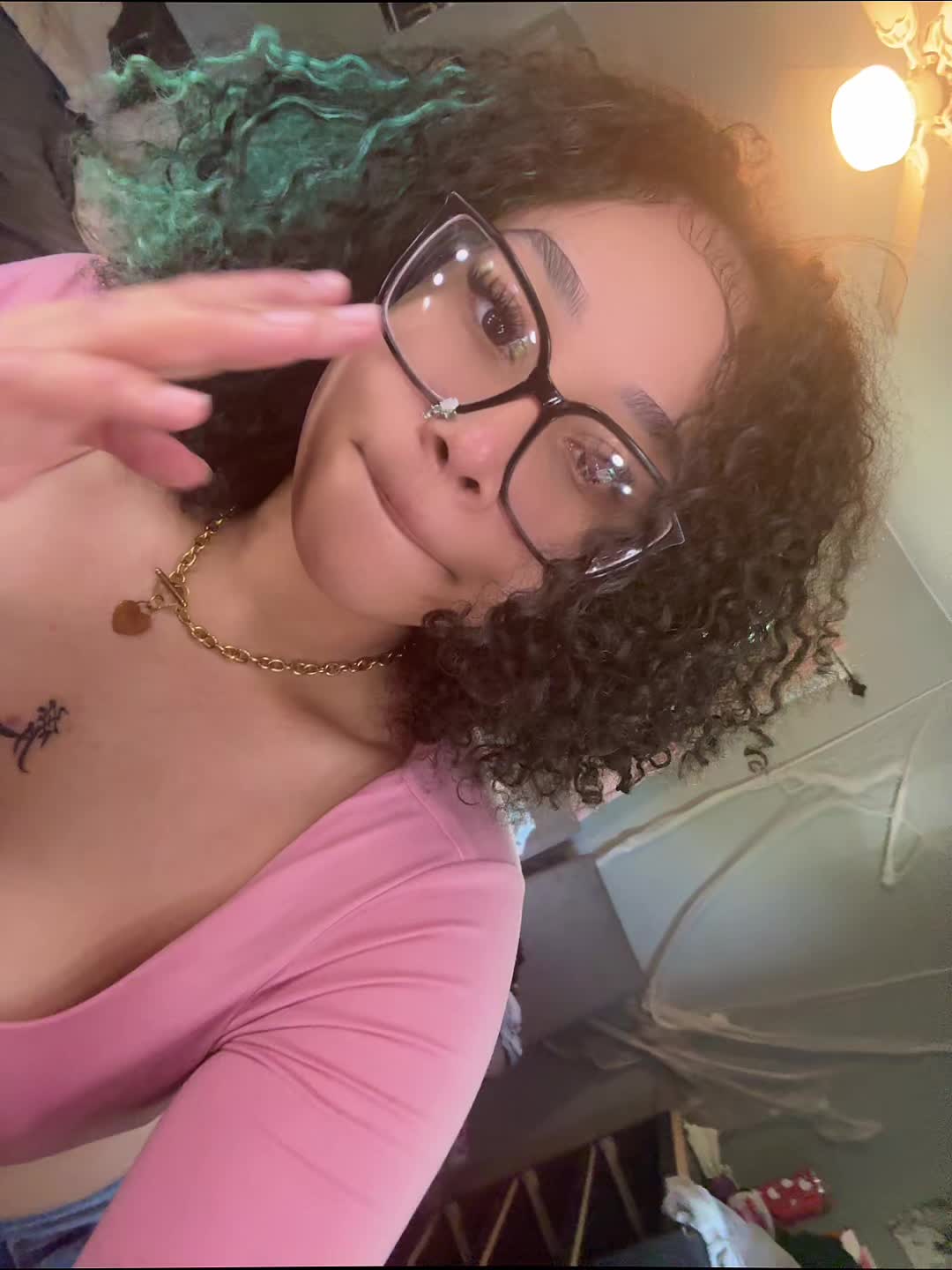 @1tealhairedgirll