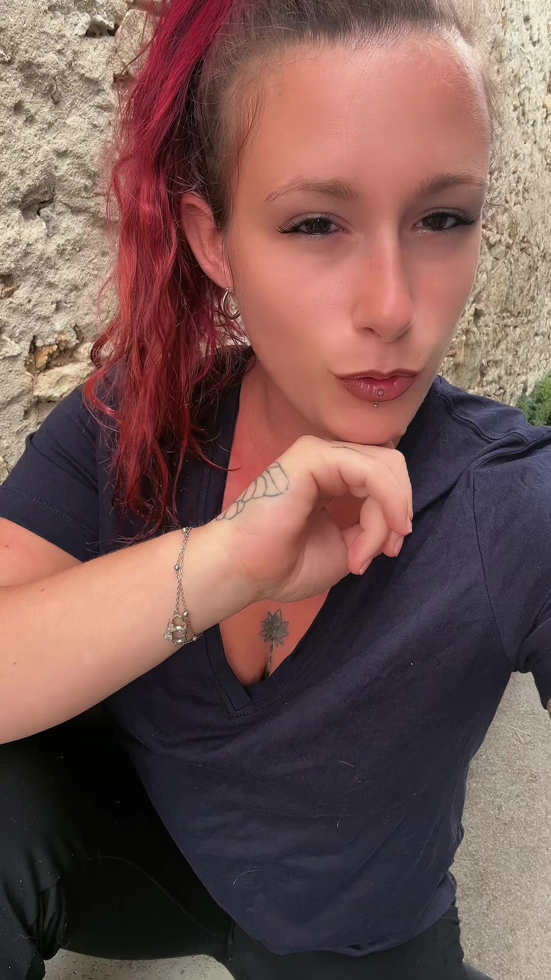@Julia🦋🖤