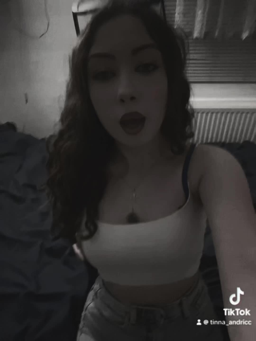 @~•