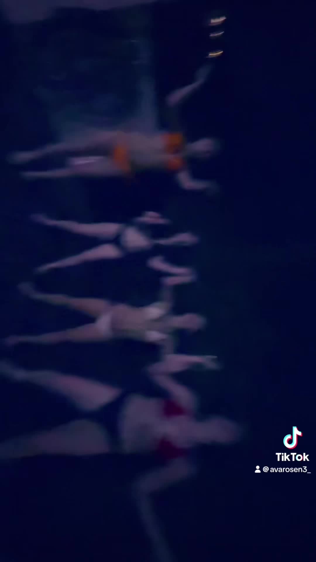 @avarosen_
