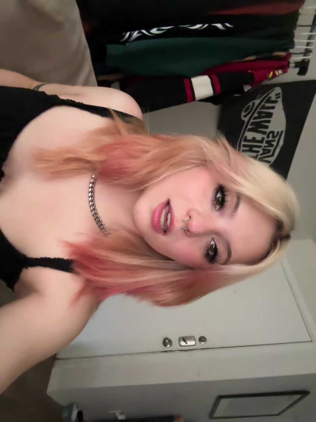 @:3