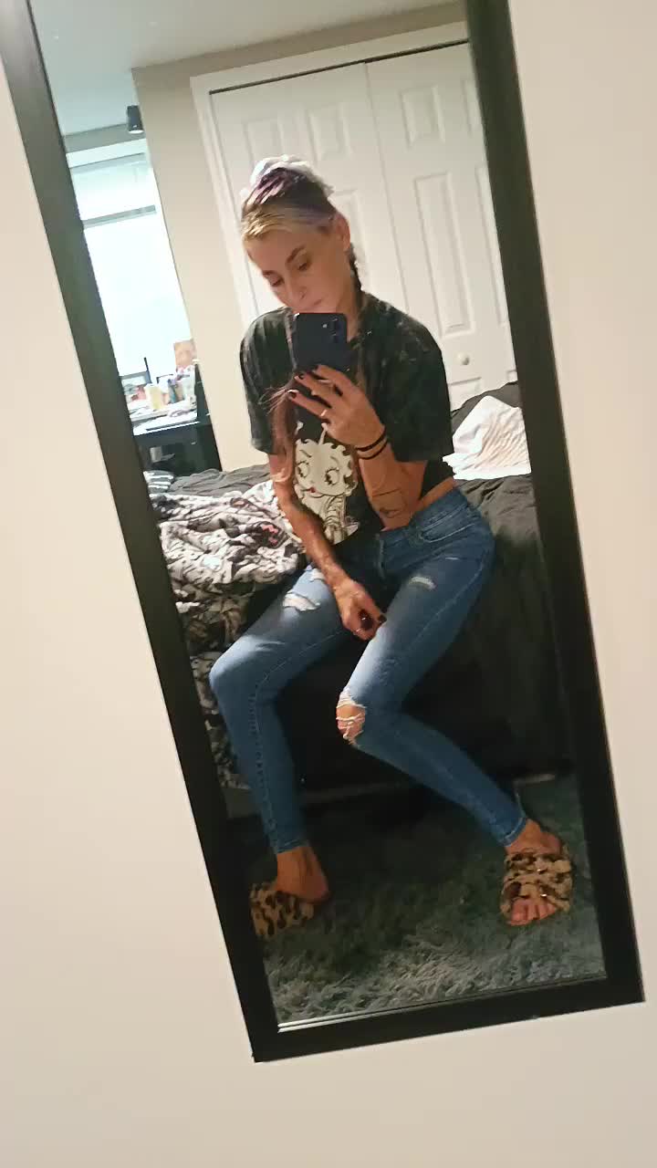 @it's Ashy, bish 🖤