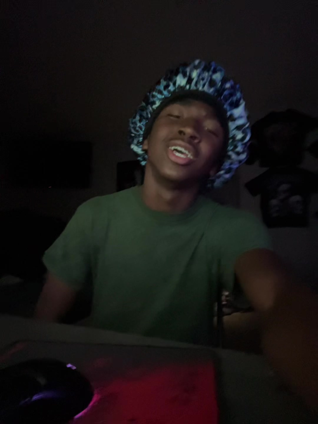 @️