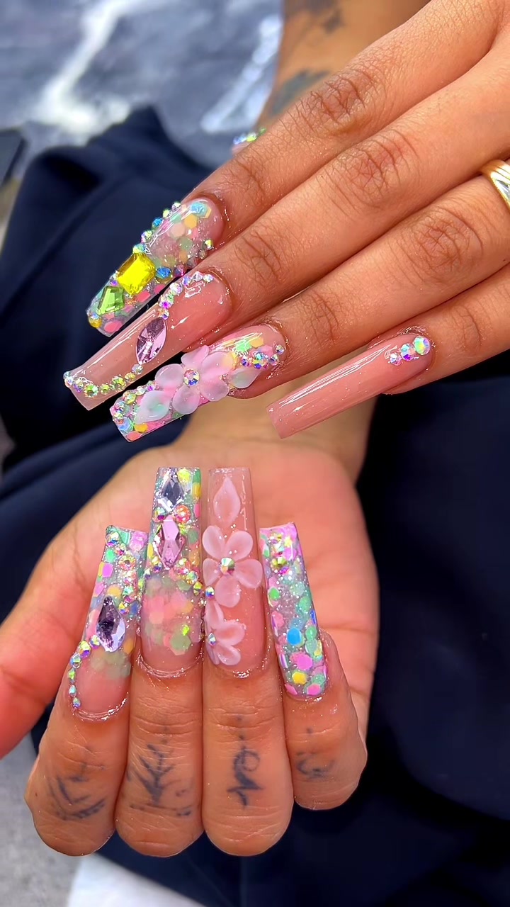 @MiMi 🎨🦋👑🦄