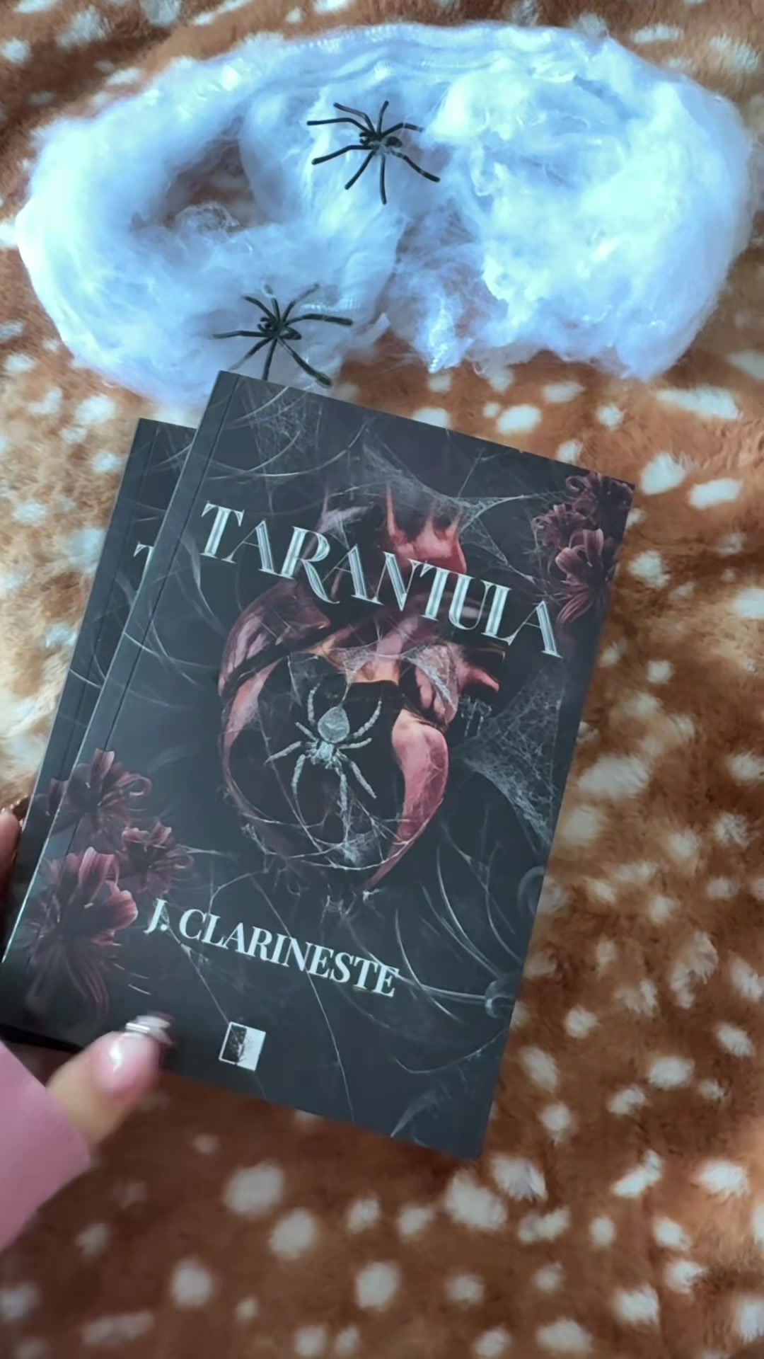 @veronica || booktok