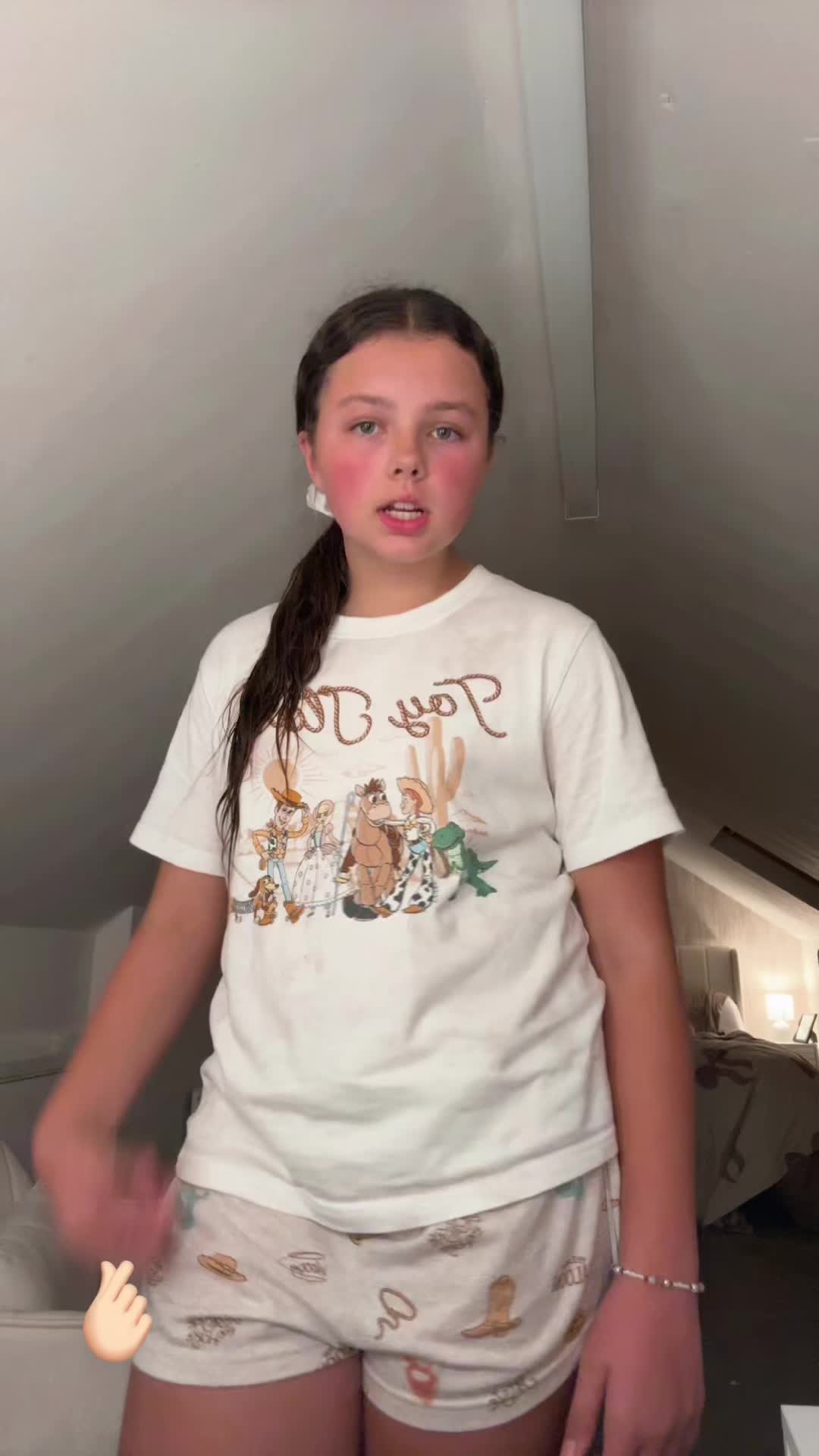 @🫰🏼