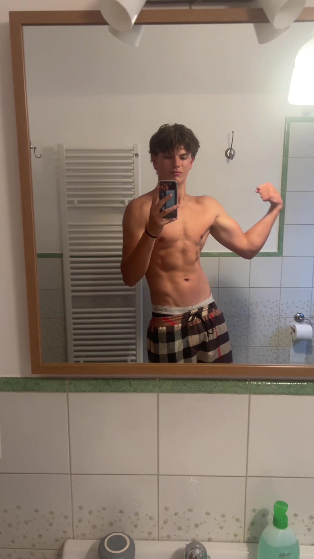 @Lyyrrr