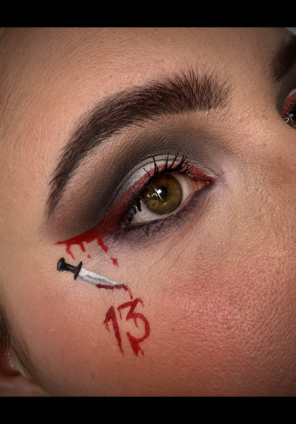 @Makeupby_ESC