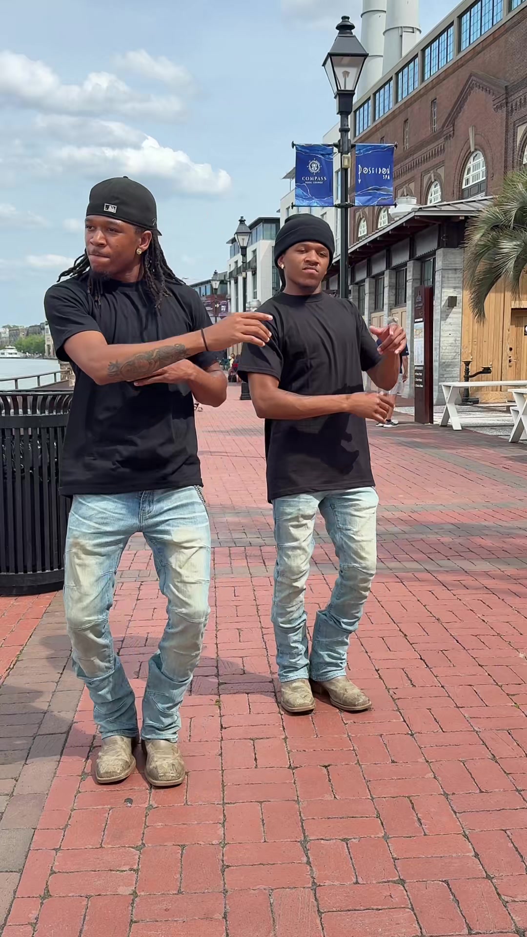 @Ghettotwins_