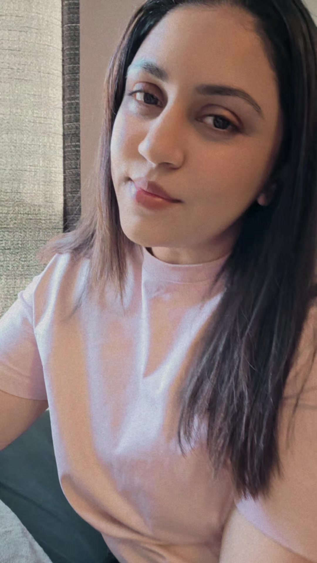 @Aroohanaz