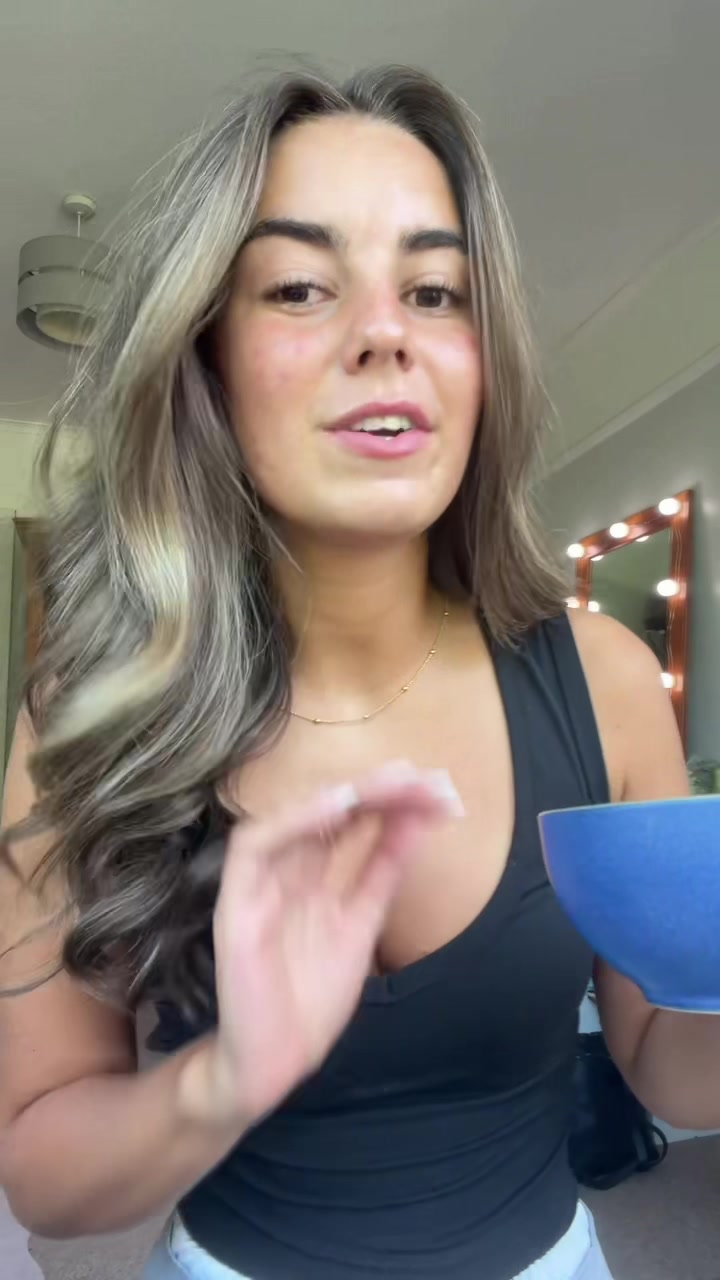 @Em | Presenter