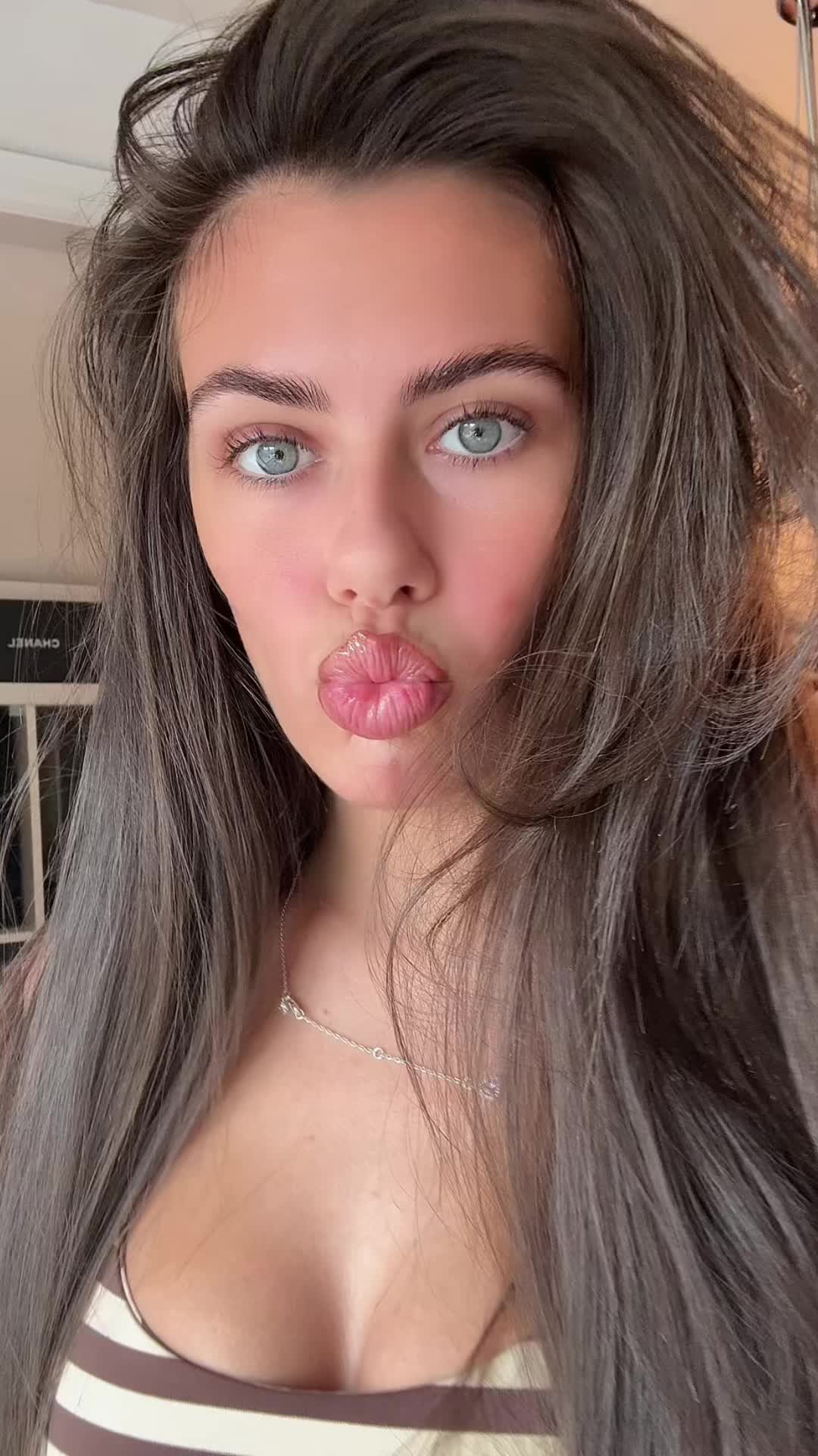 @poppylivingstonex