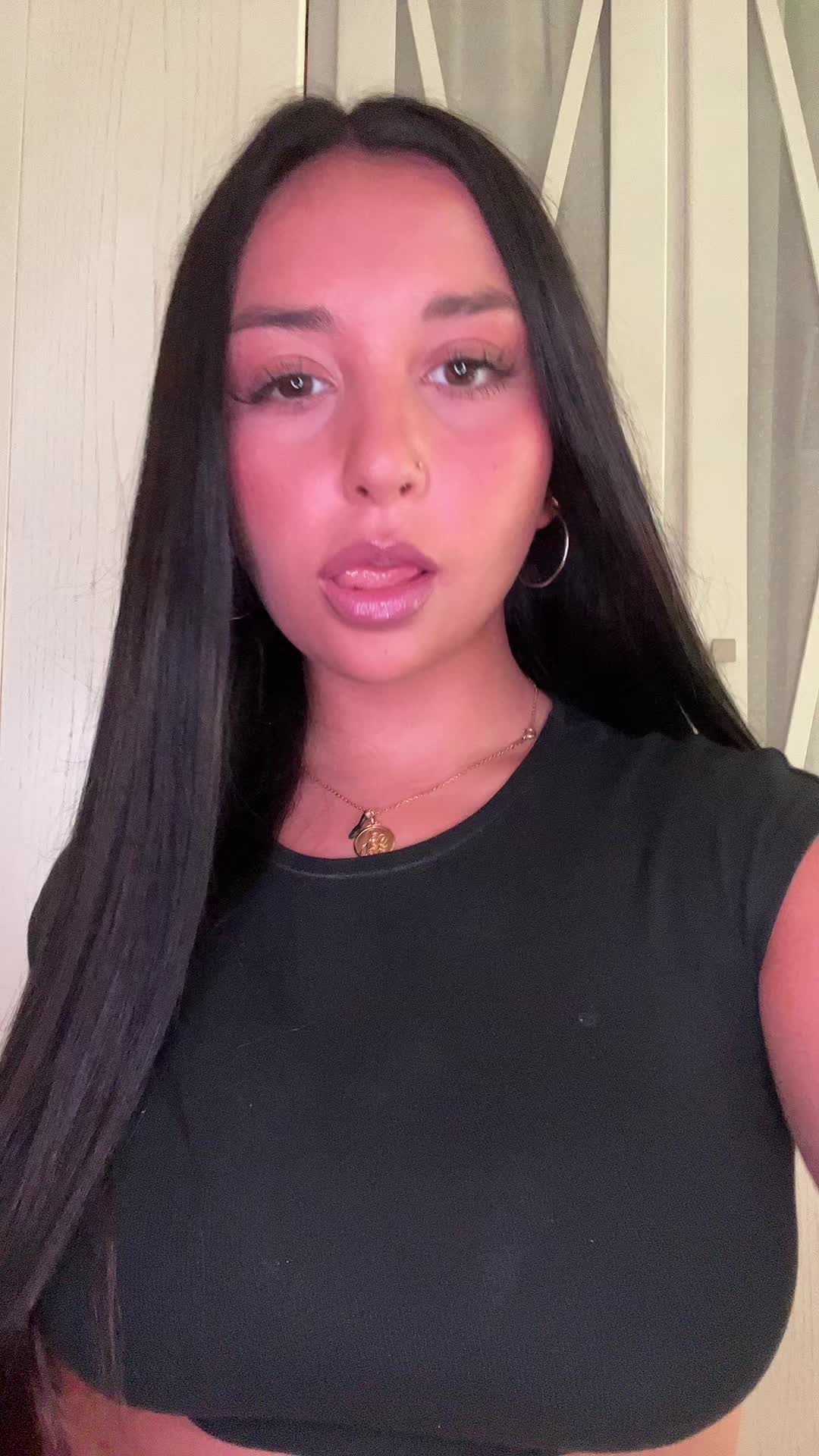 @𖣂