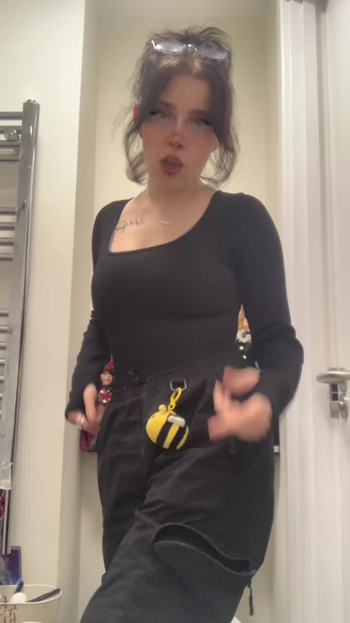 @Katie🖤⛓️