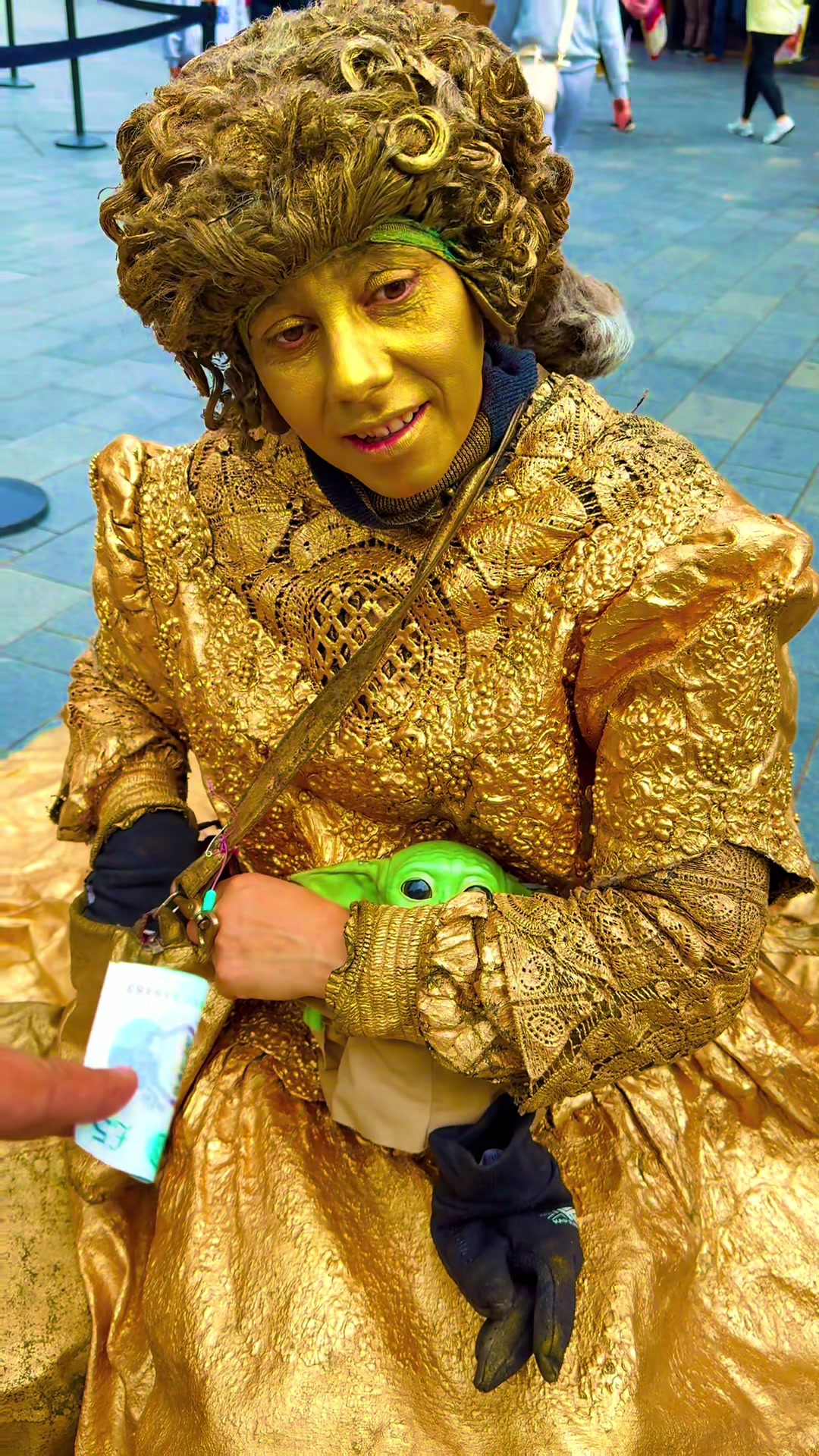 @Gold Lady