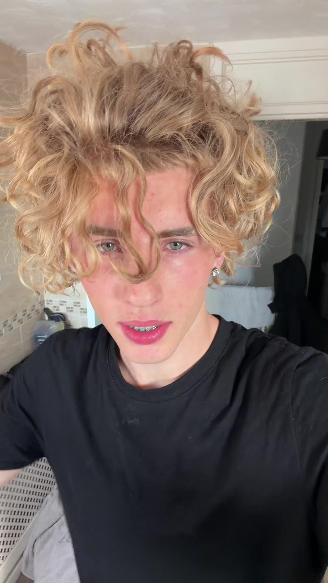 @whiteboi👨🏼&zwj;🦱