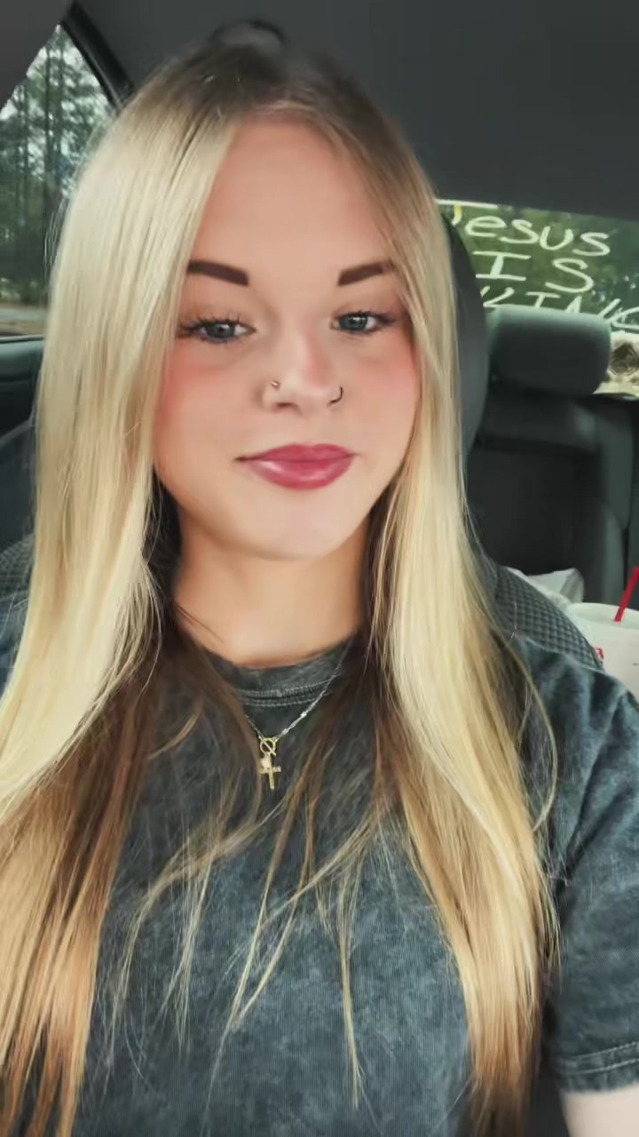 @ur.favorite.blonde24
