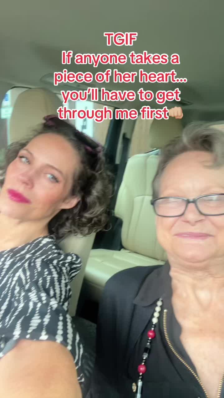 @HolaAmy