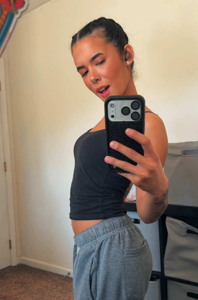 @sexylexxii_