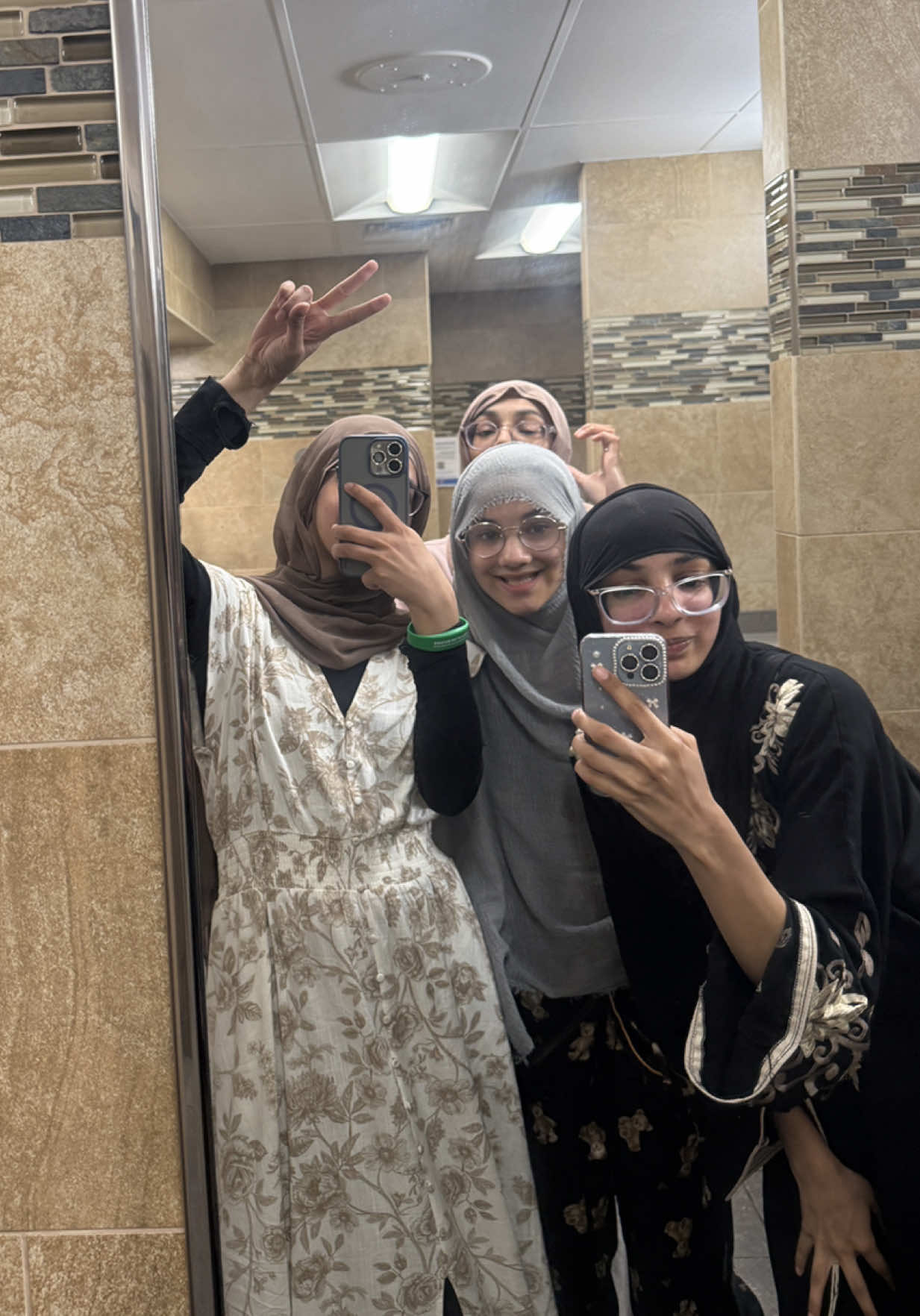 @Hamnah Zaman🫀