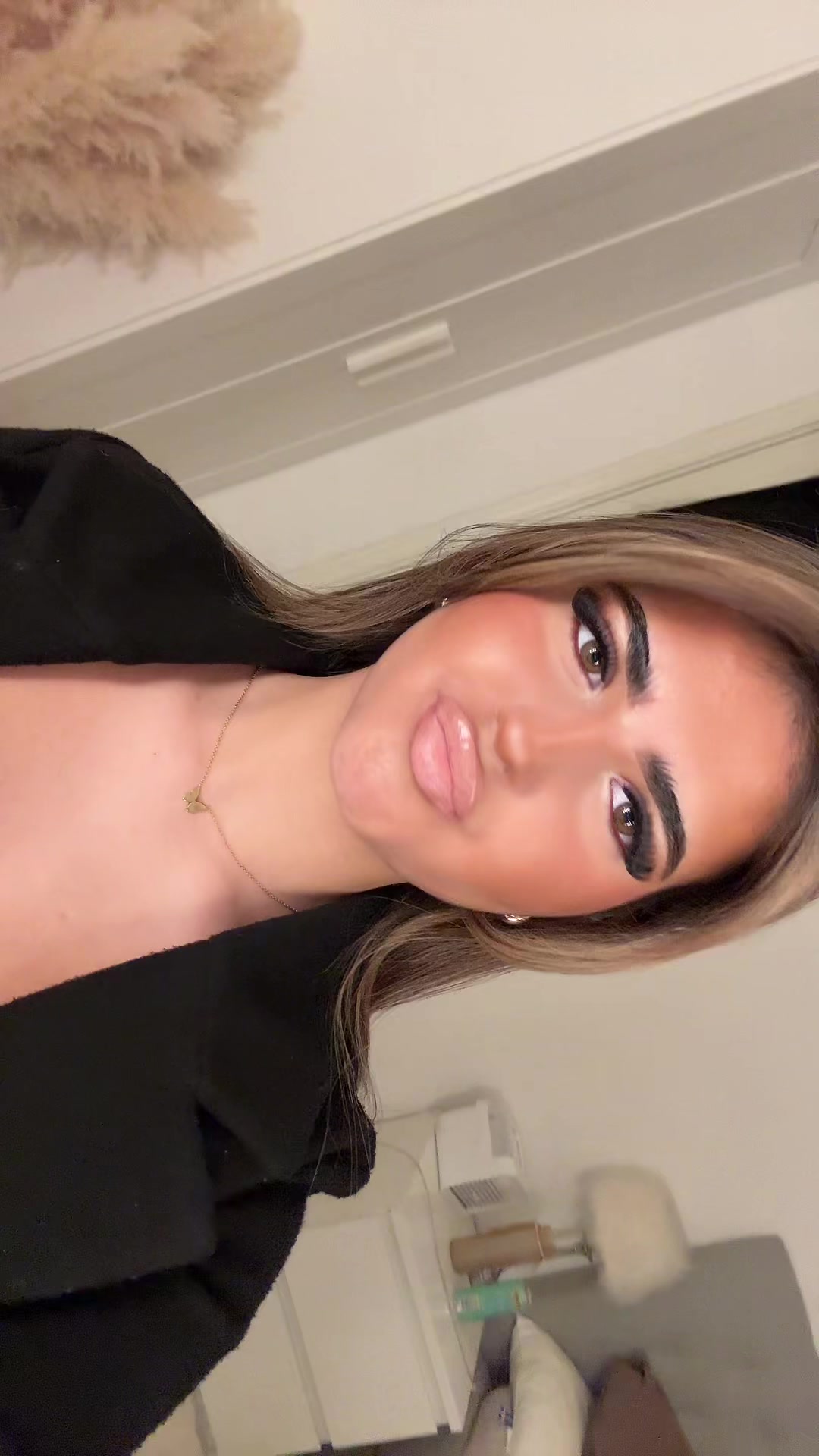 @𝐿𝑎𝑢𝑟𝑎𝑎𝑙𝑘𝑧