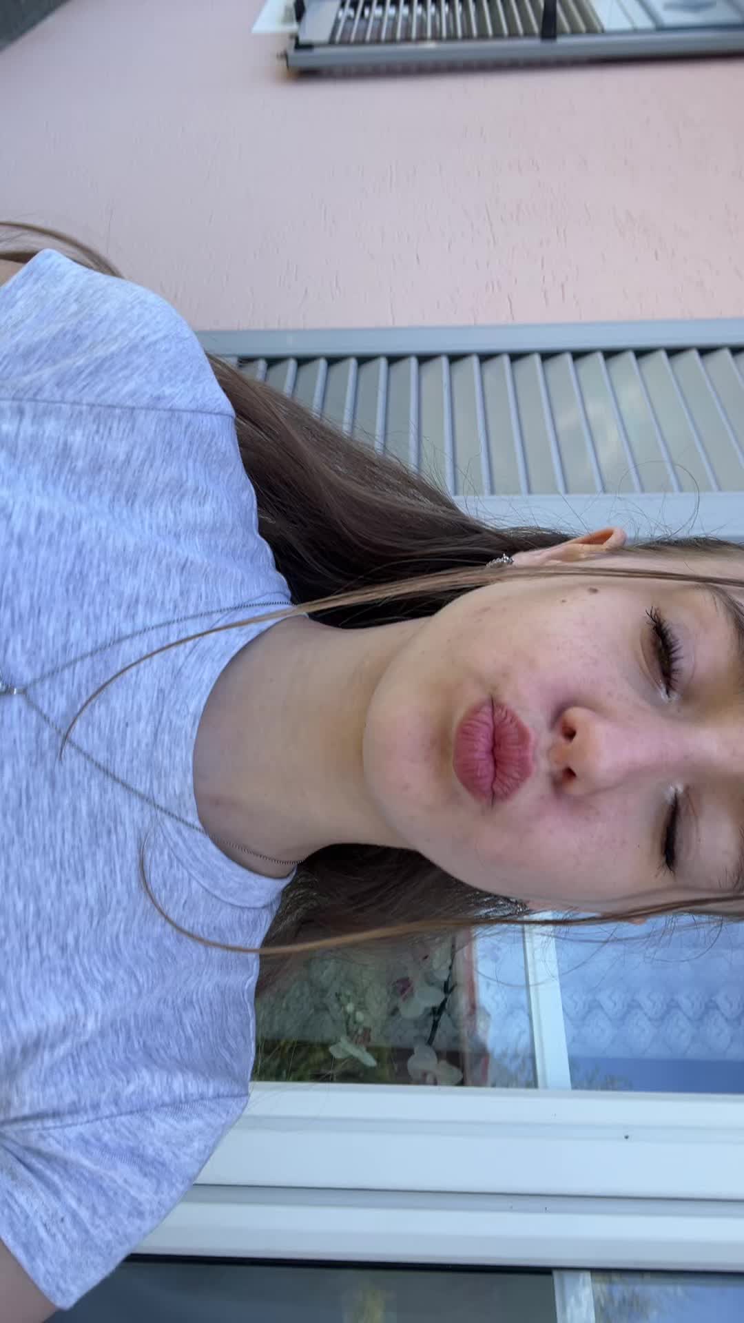 @Laraaa