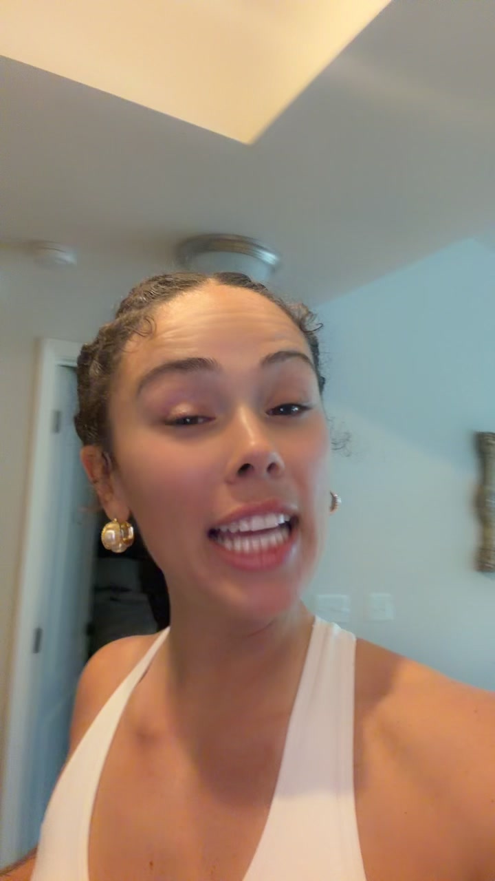 @wealthylauren_