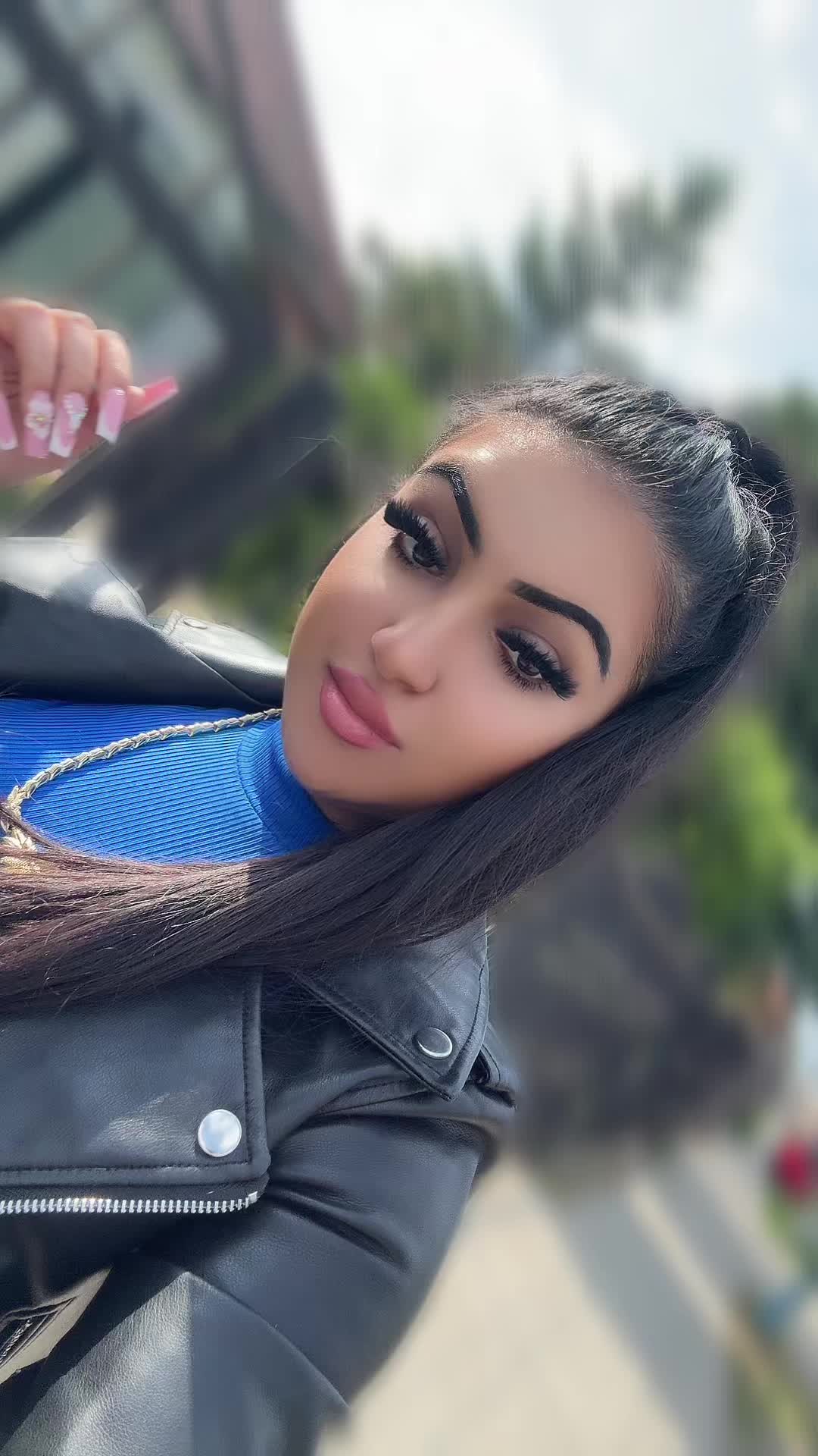 @Vivike007💋