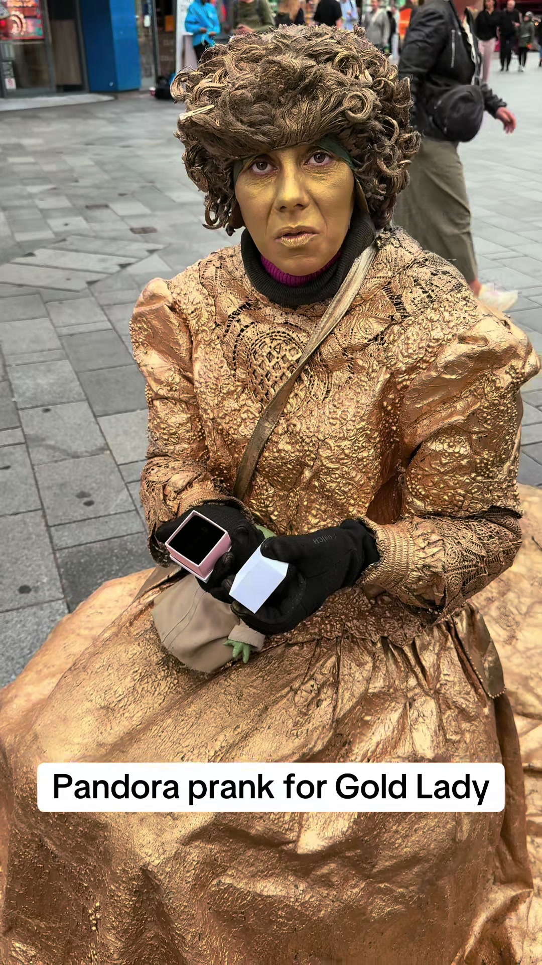 @goldenladystatue