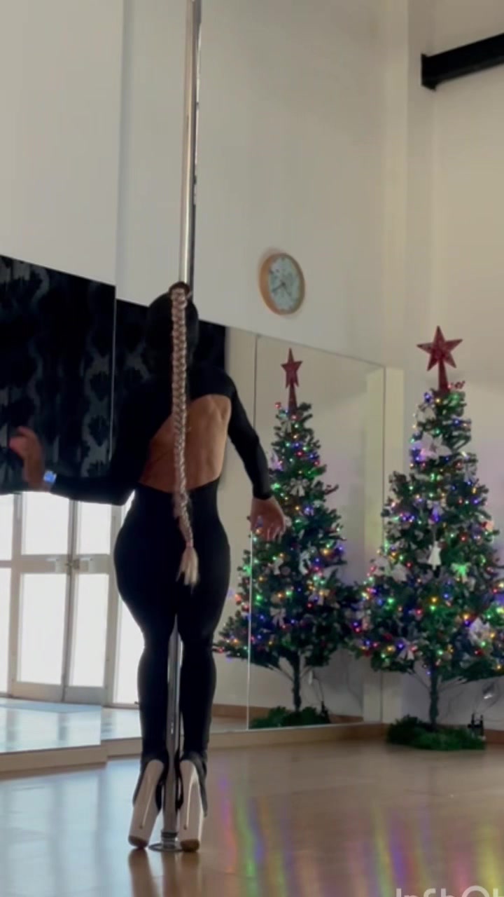 @lesiapoledance