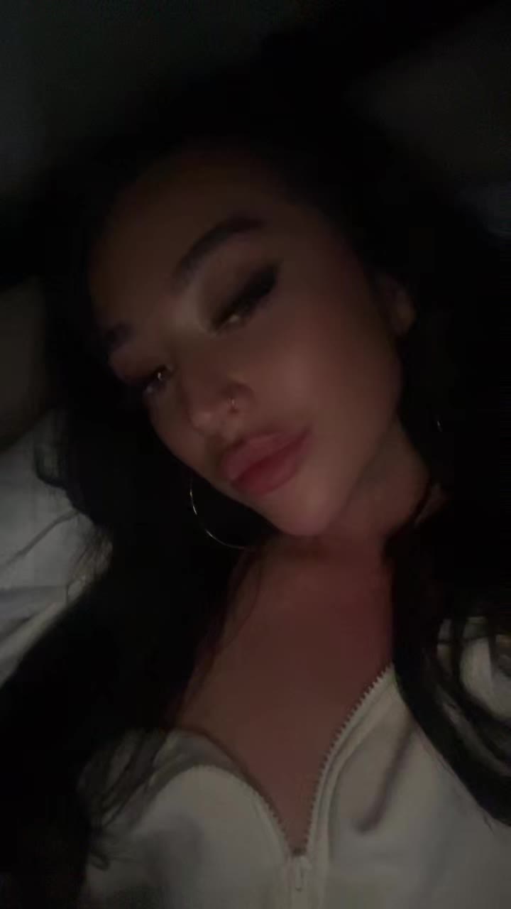 @lloydhelena