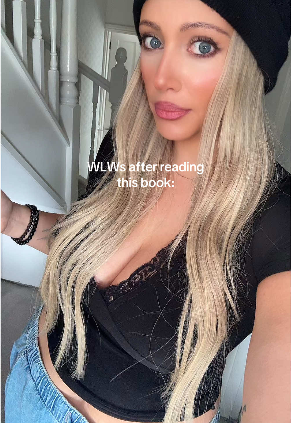 @Lisa J Evans sapphic author ⚢