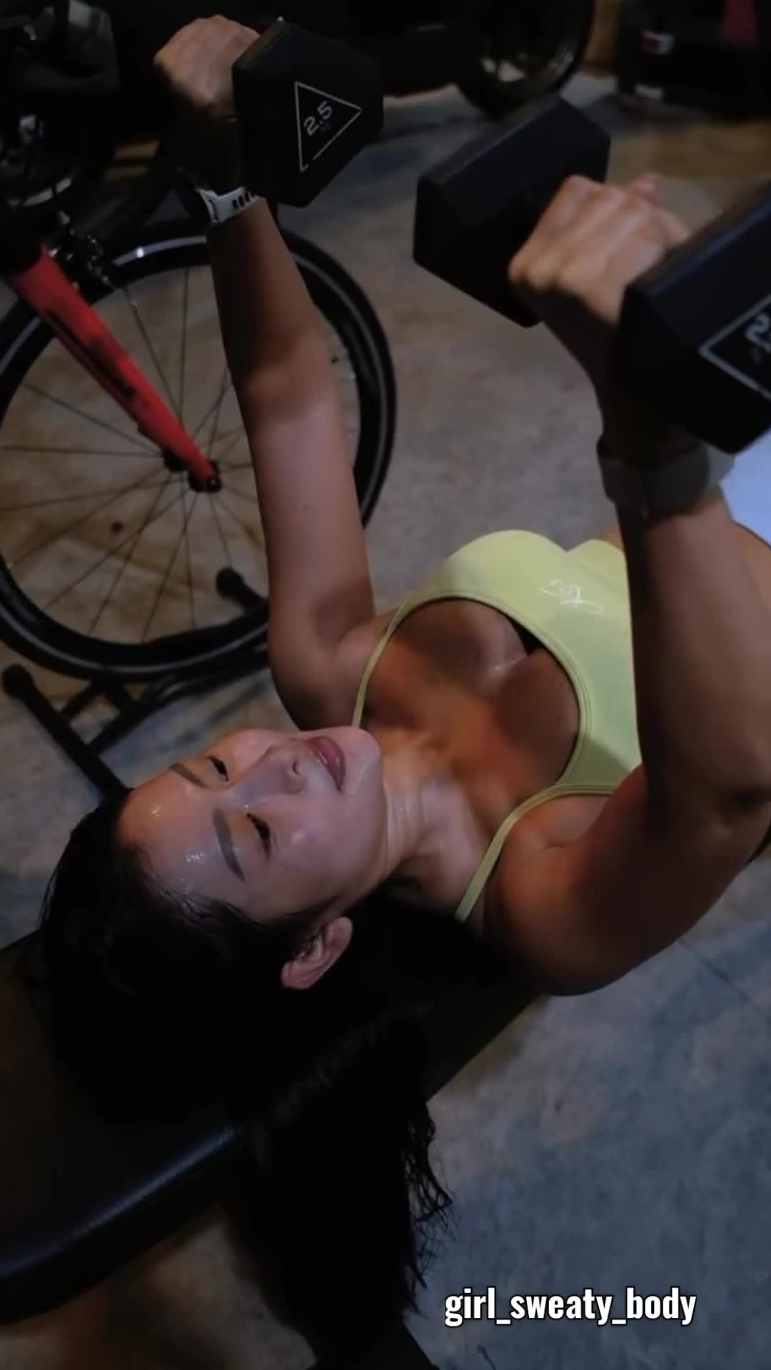 @girl_sweaty_body