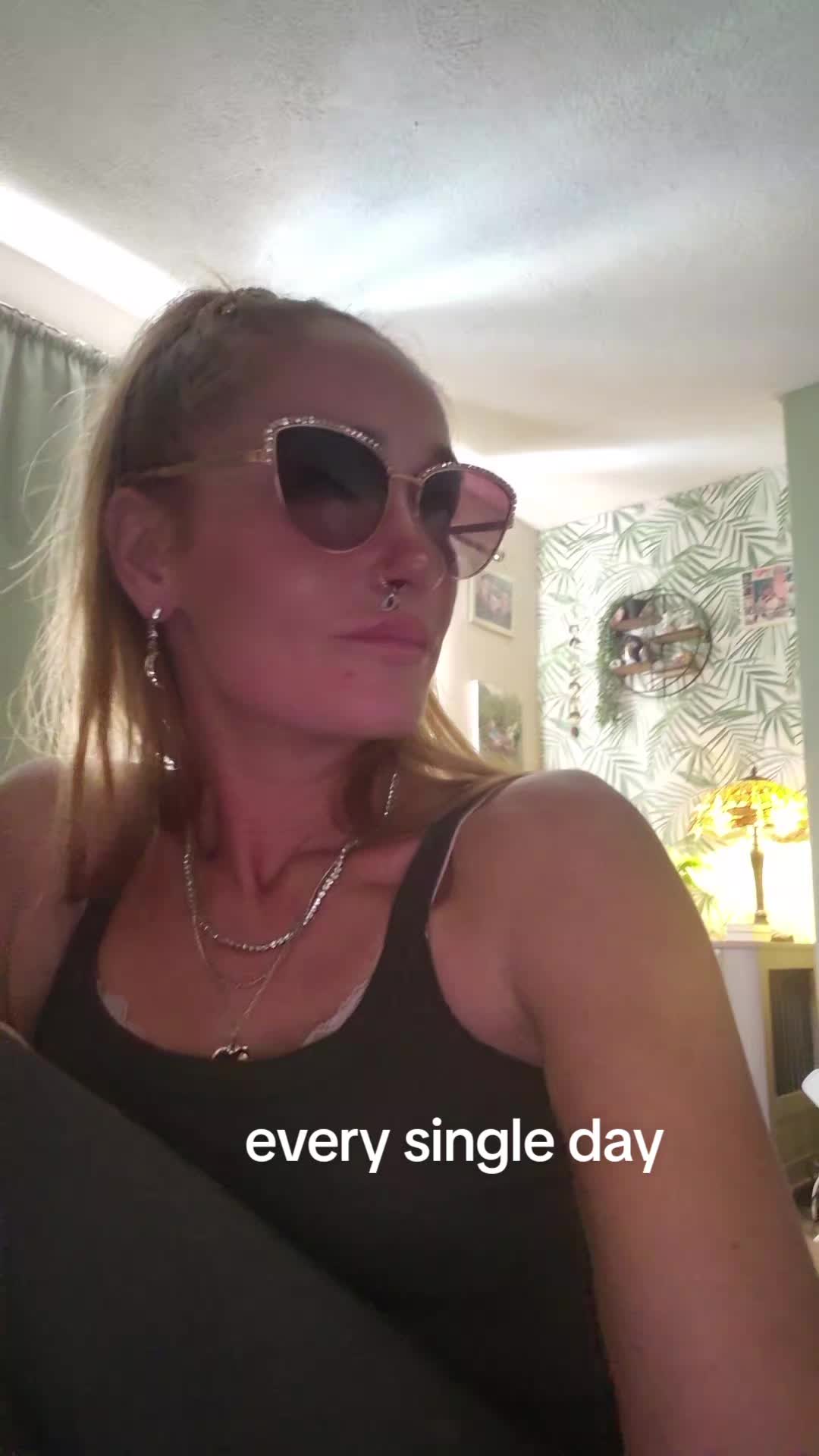 @auntieginge✨️👽🧚&zwj;♀️