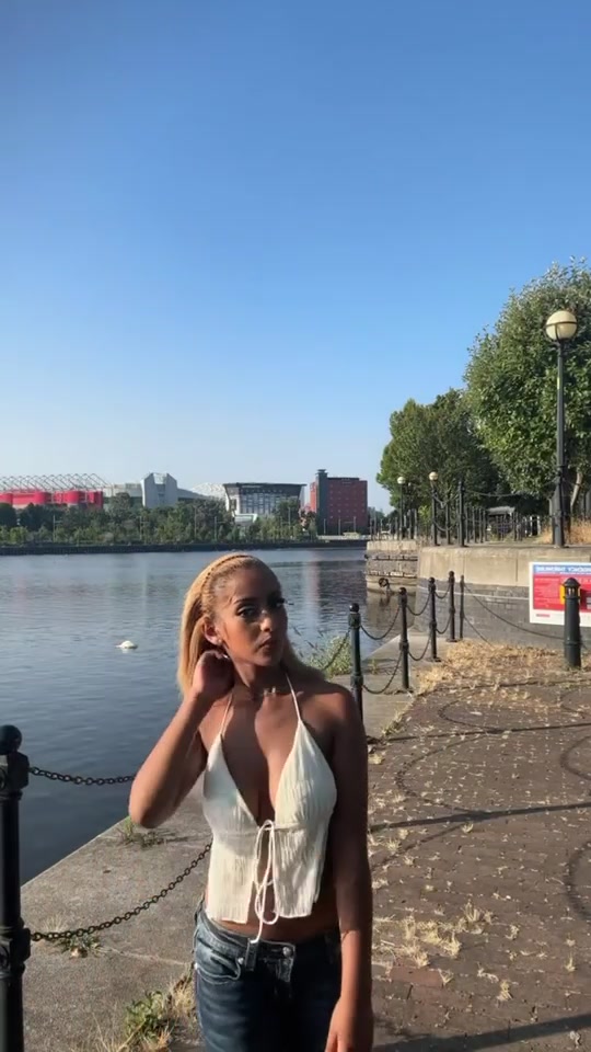 @ₕₐₗₗₑ🇬🇧