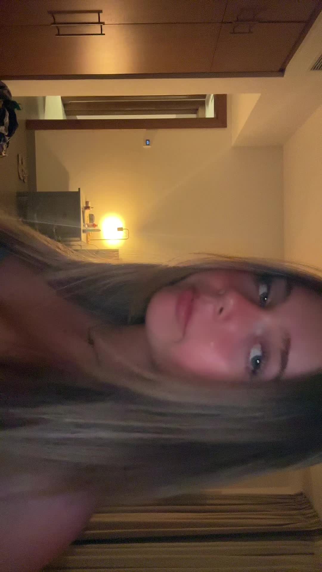 @𝓔