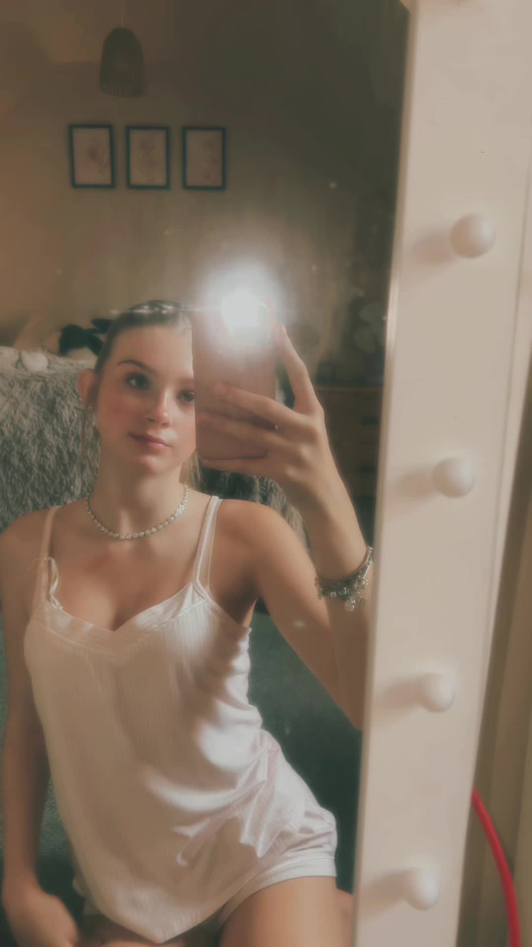 @????