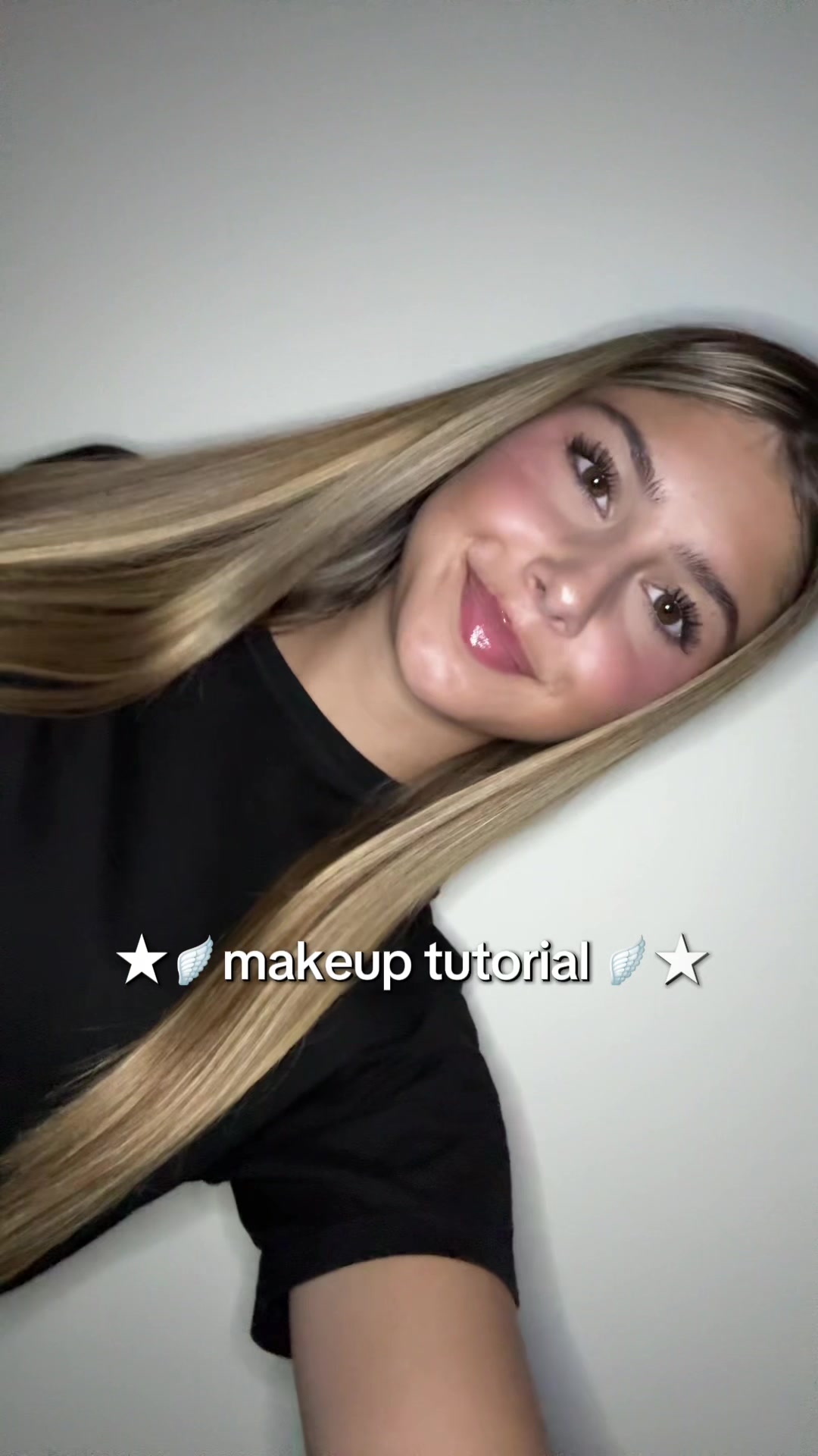 @𝐥𝐚𝐮𝐫𝐚💌🌈🌴🐠🍒🪩