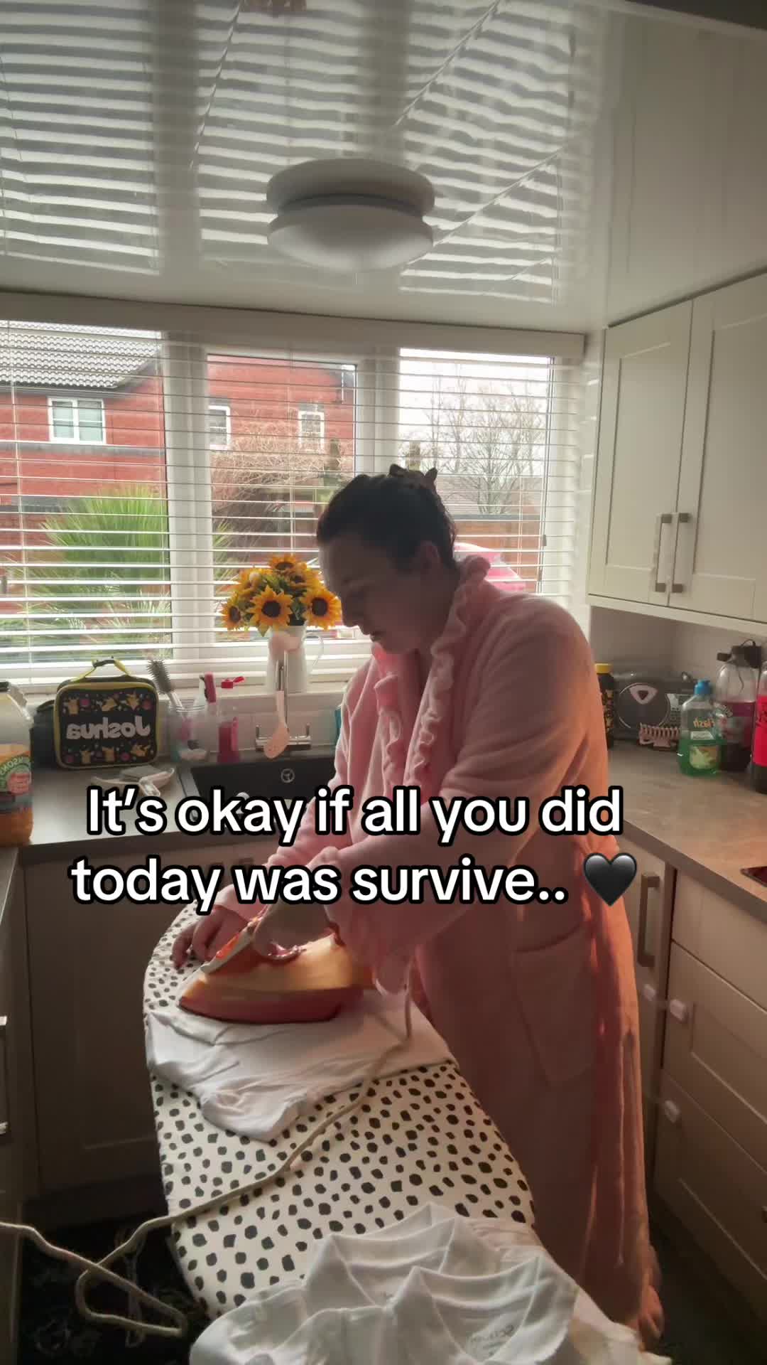 @holly_mumof3