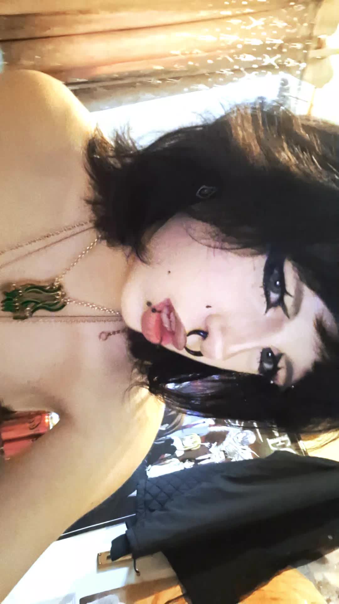 @Nevaeh..🥀