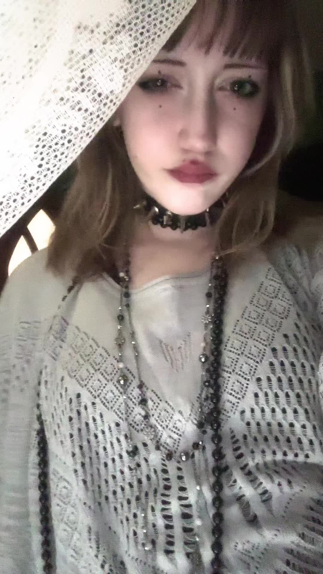 @Kriszti