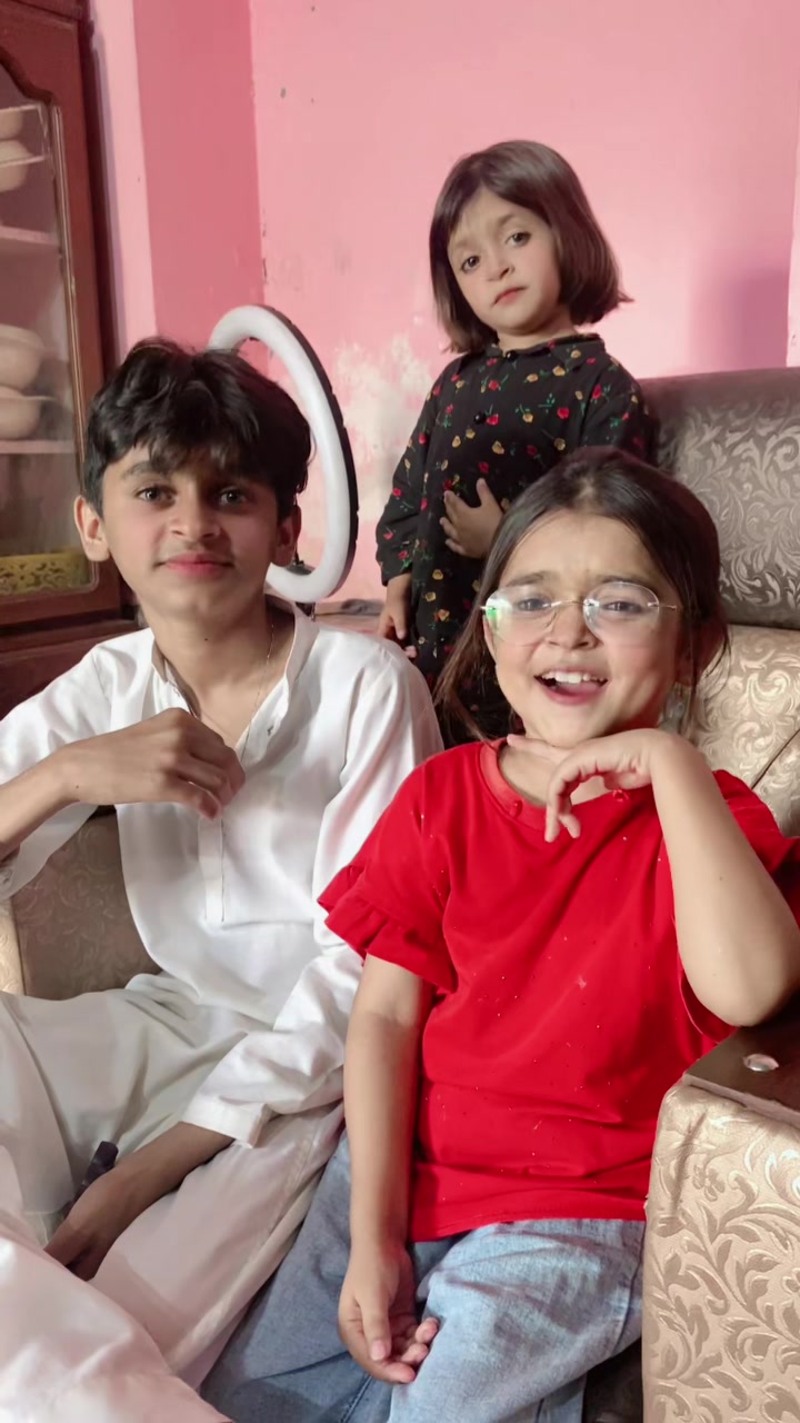 @Ayesha cutie🥰