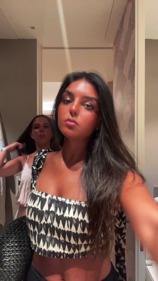 @adrianagago