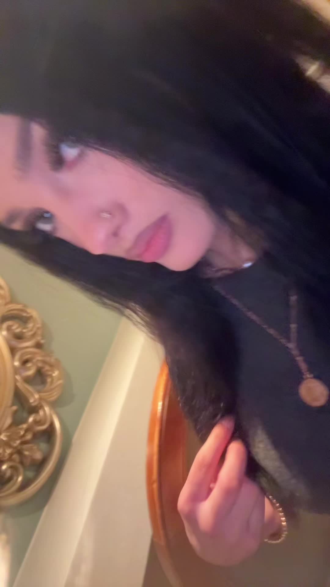 @ella.lou.berry