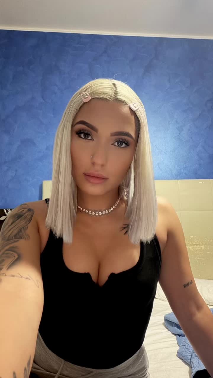@vickyblonde77